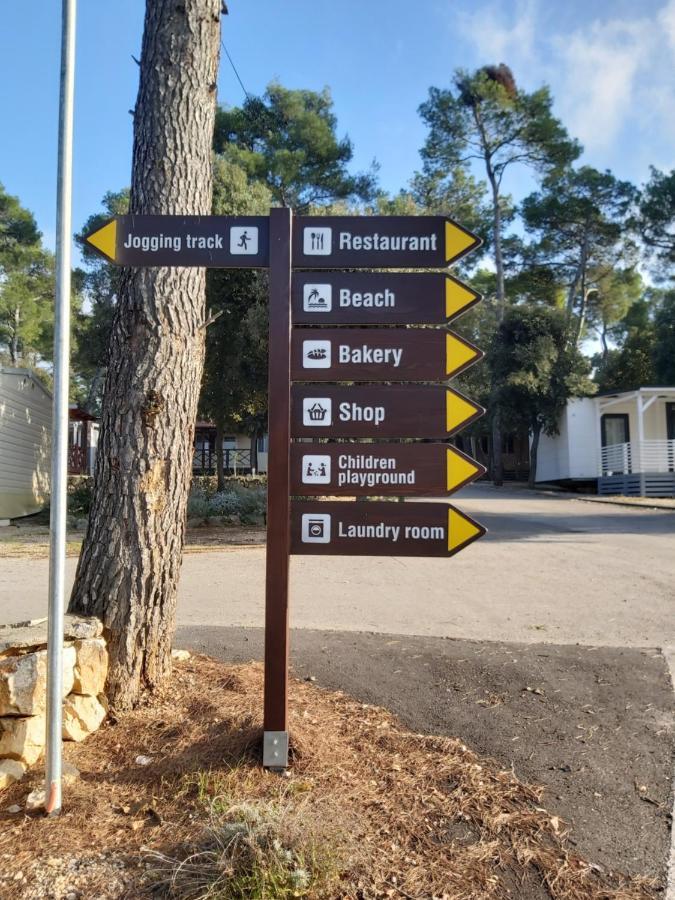 Mobile Home Sole Biograd Na Moru Buitenkant foto