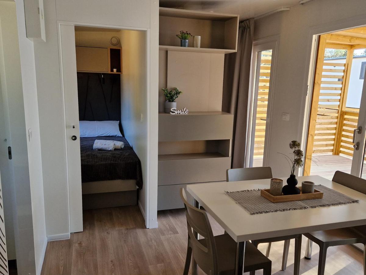 Mobile Home Sole Biograd Na Moru Buitenkant foto