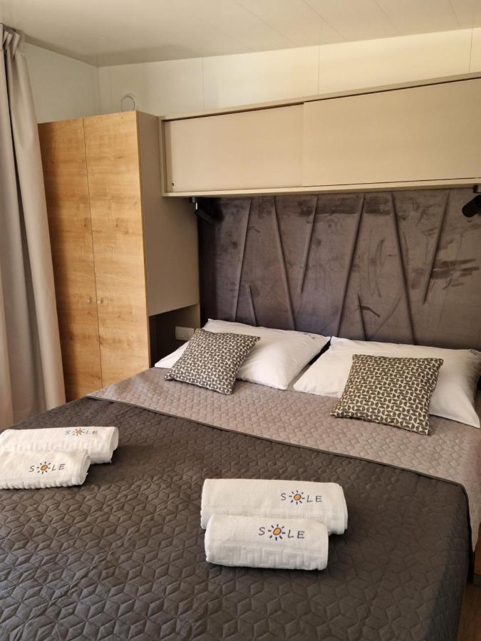 Mobile Home Sole Biograd Na Moru Buitenkant foto